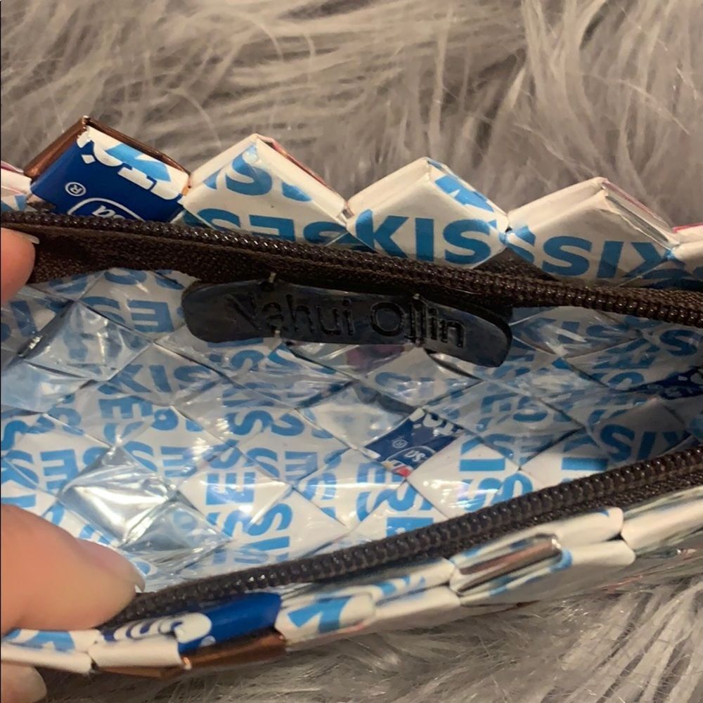 Kisses Wallet/Small Clutch - Picture 2 of 2